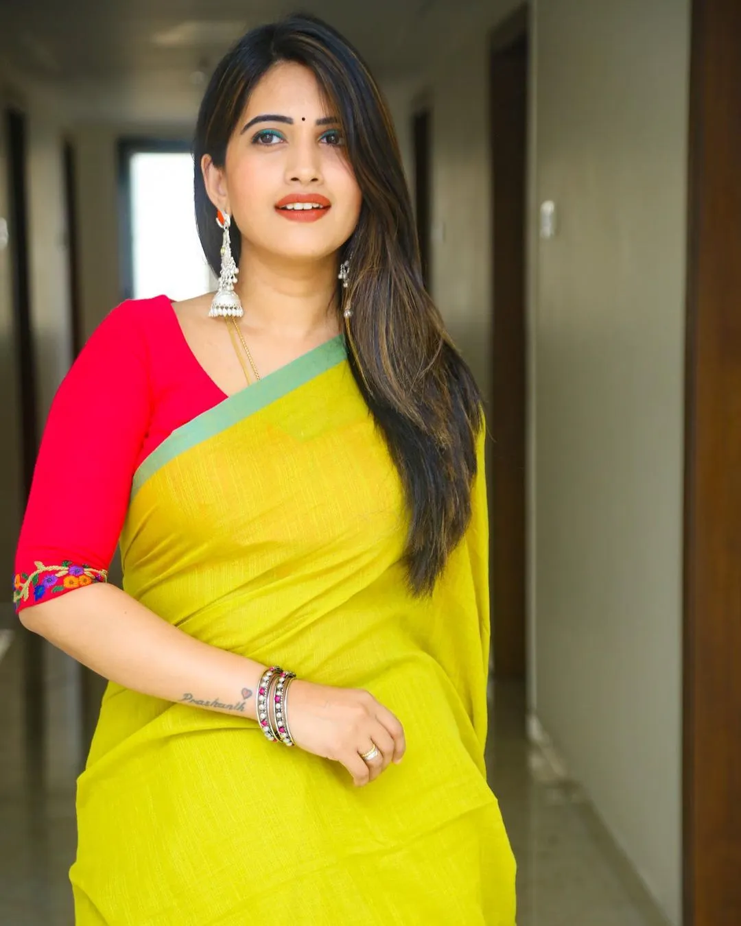 TELUGU TV ANCHOR SRAVANTHI CHOKARAPU STILLS IN YELLOW SAREE RED BLOUSE 9